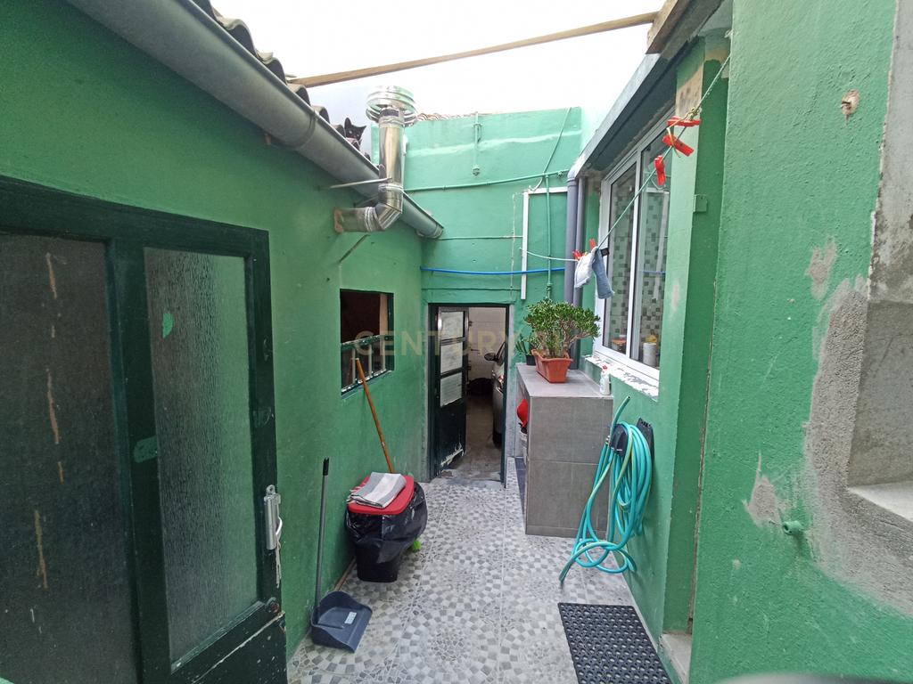 Moradia T2+2 com Garagem e Espaço Exterior | Centro de Ribeira Grande - Image 12
