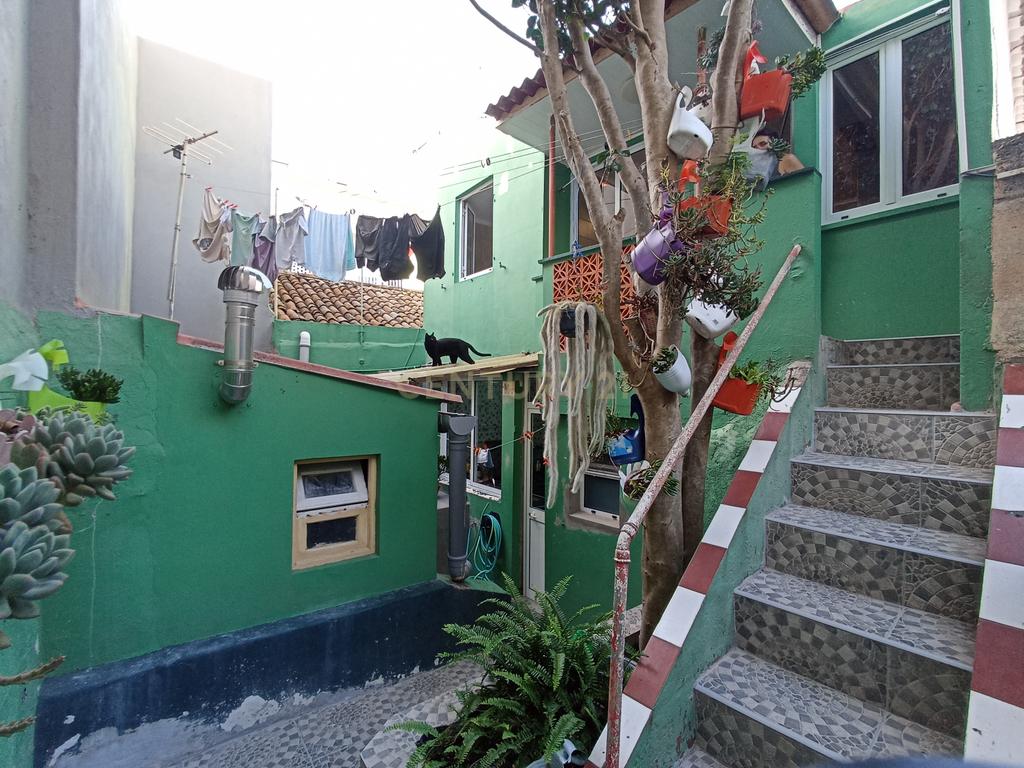Moradia T2+2 com Garagem e Espaço Exterior | Centro de Ribeira Grande - Image 13