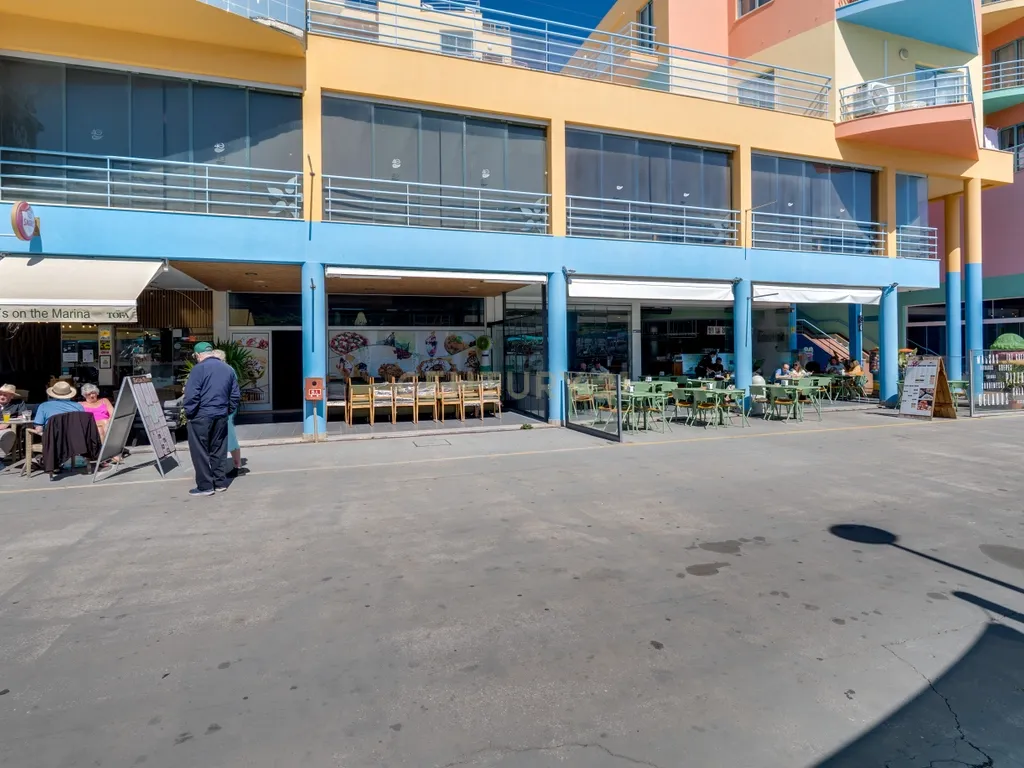 Espaço Comercial na Marina de Albufeira. Restaurante, Bar, Snack-bar, serviços. - Image 1