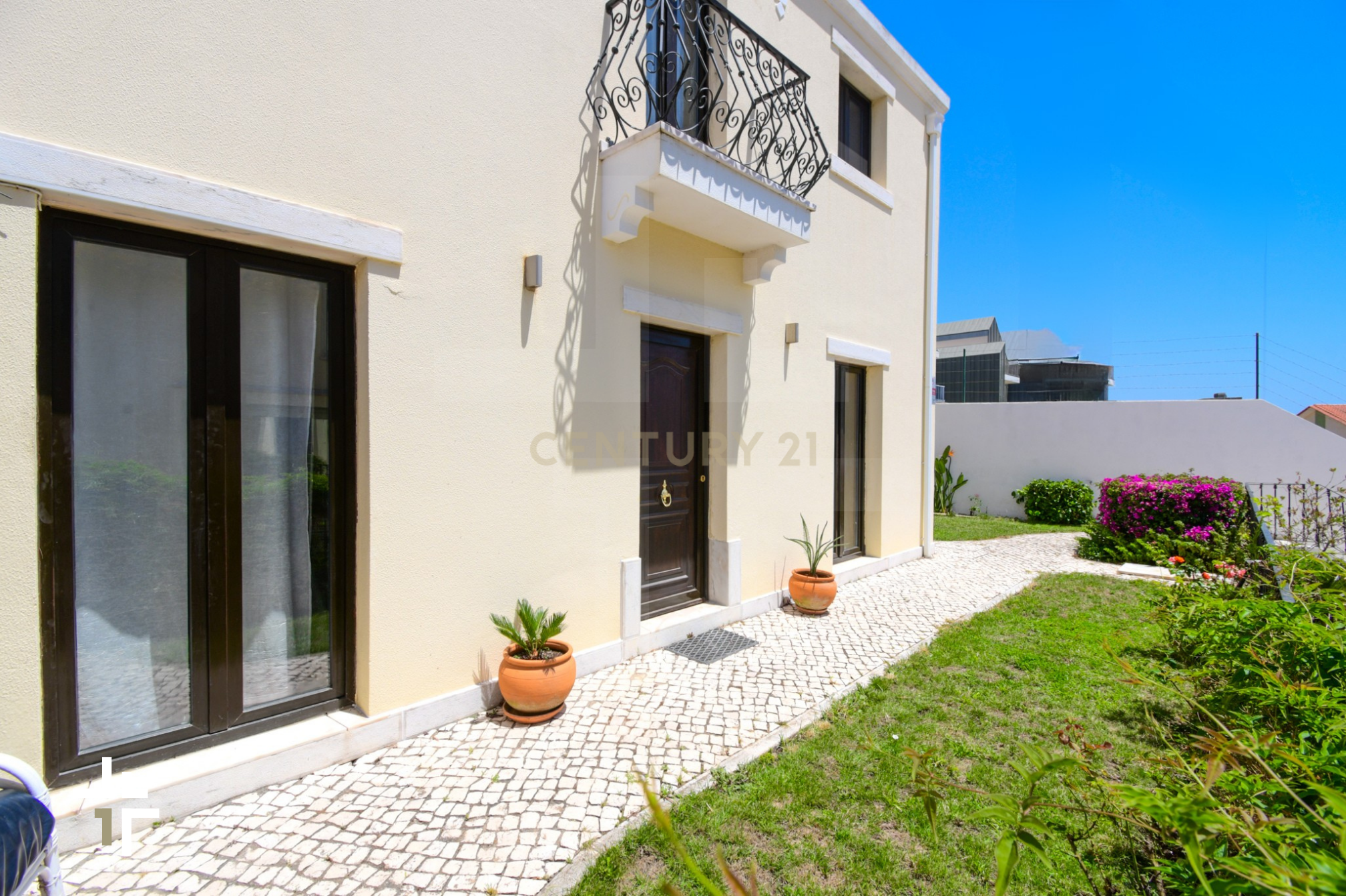 Fotografia 4 de Moradia T2 com Jardim e Alpendres Exclusivos | São Pedro do Estoril