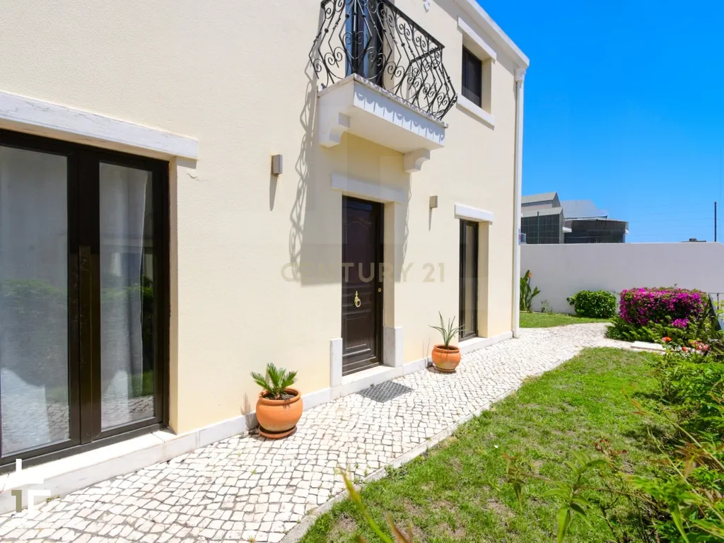 Moradia T2 com Jardim e Alpendres Exclusivos | São Pedro do Estoril - Image 4