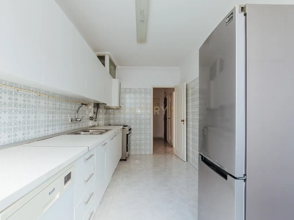 Apartamento T2 em Linda-a-Velha - Image 8