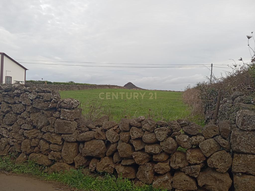 Terreno com 726 m2 no Bom Jesus, ilha Graciosa - Image 3