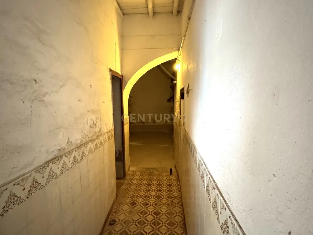 Apartamento com Projeto Aprovado e Vista para a Cidade em Portimão - Image 6