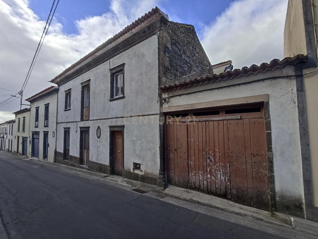 Moradia T4 com Traços Centenários em Ribeira das Tainhas, Vila Franca do Campo - Image 2