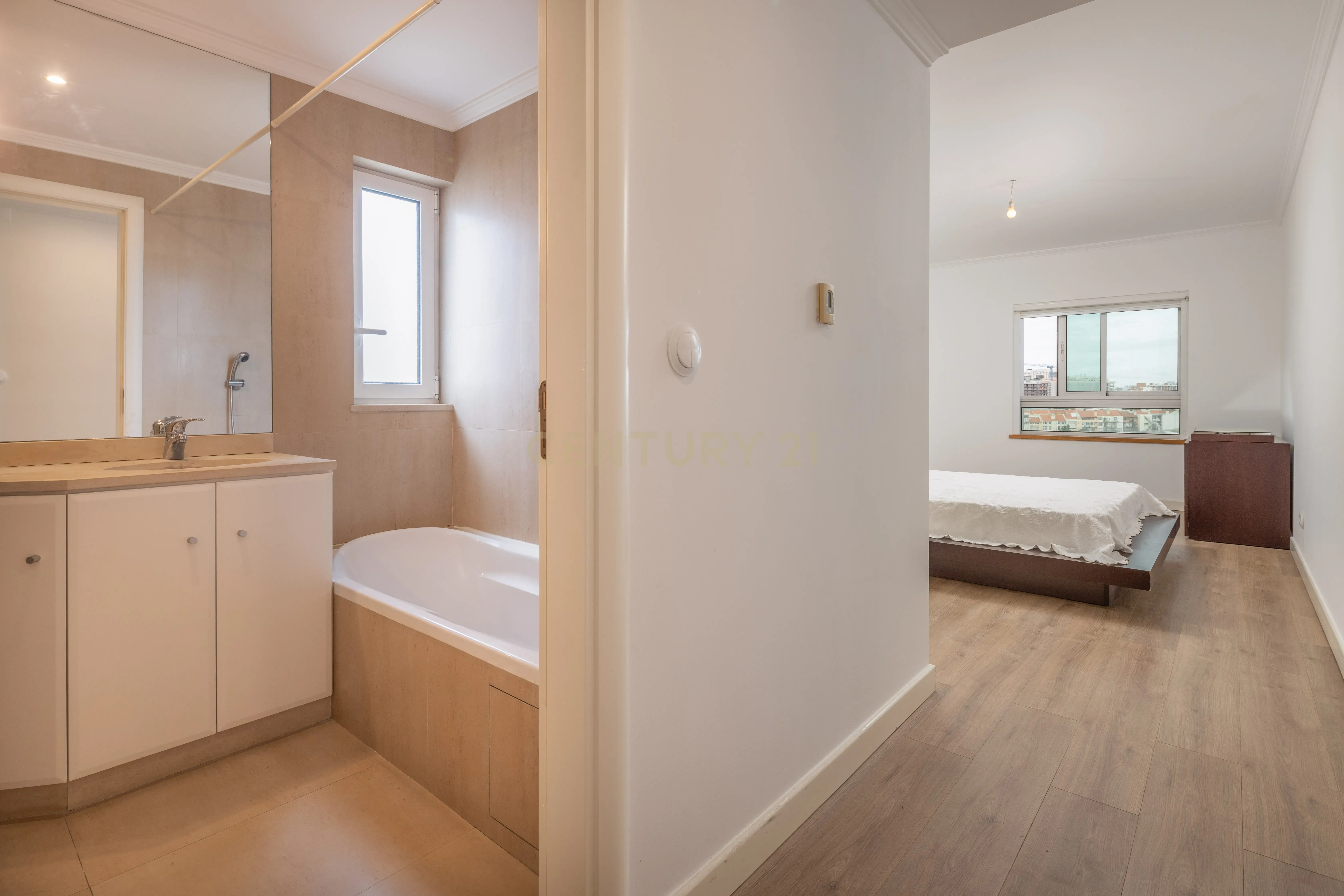 Apartamento T2 Campolide - Praça de Espanha - Image 11