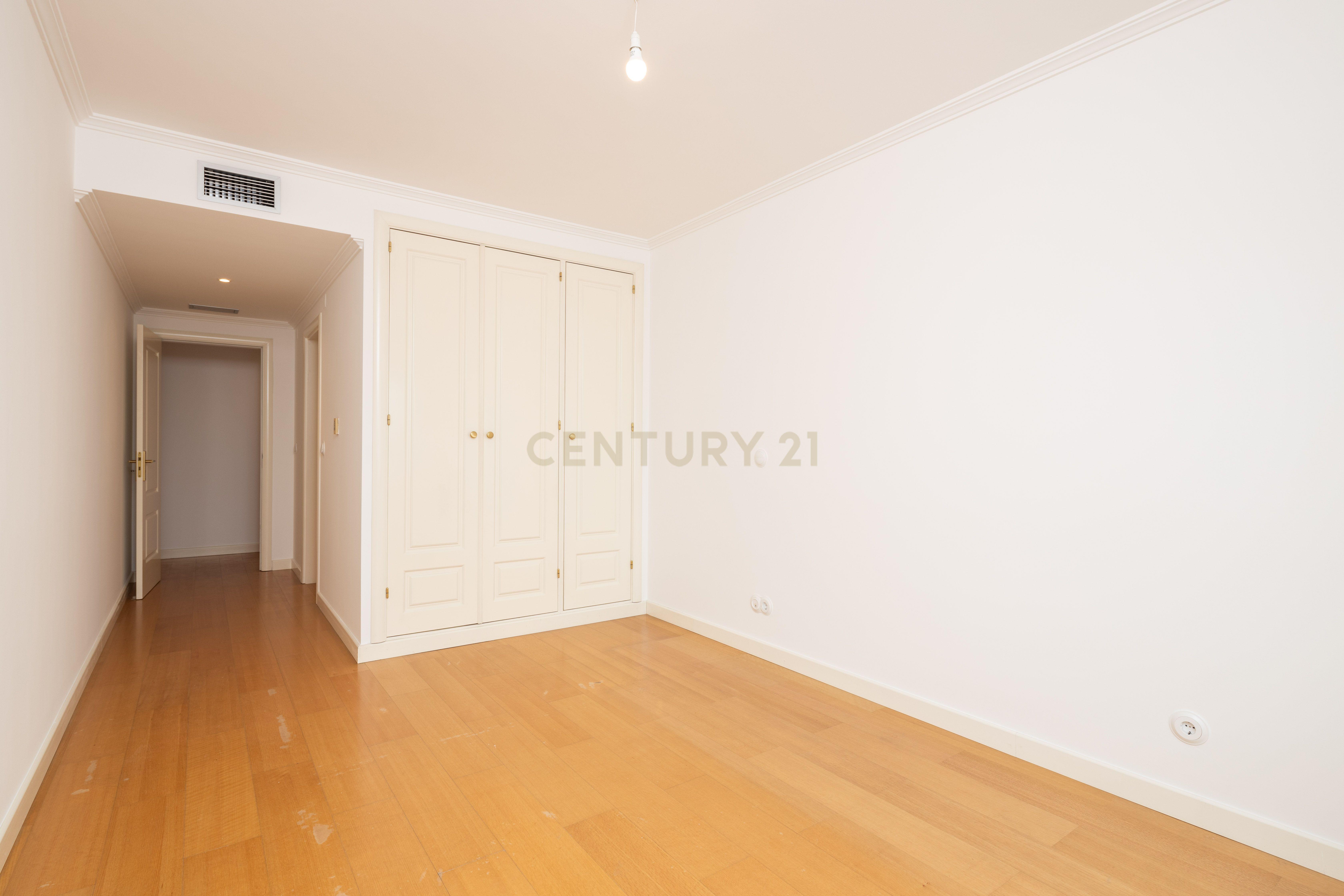 Apartamento T2 Campolide - Praça de Espanha - Image 16