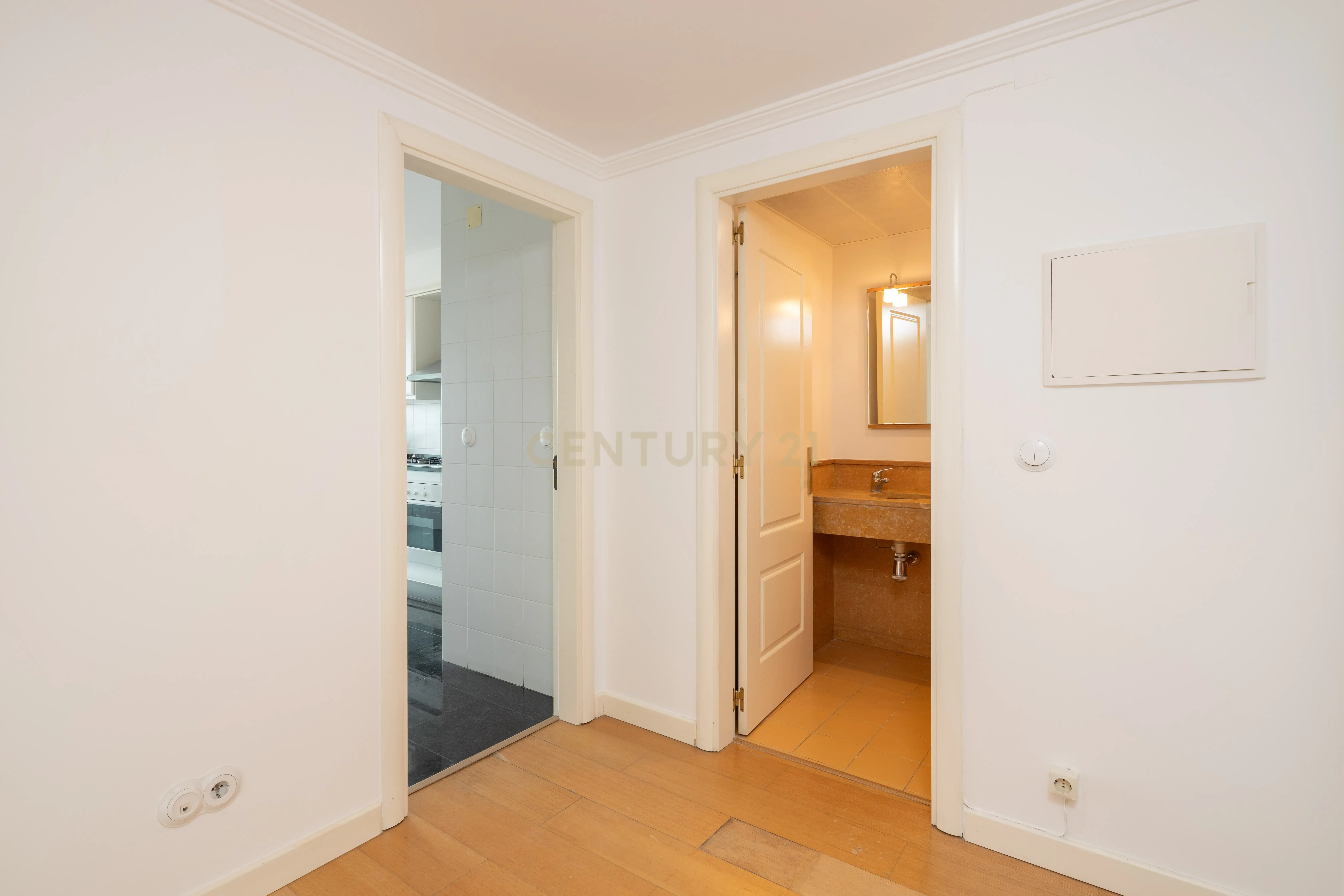 Apartamento T2 Campolide - Praça de Espanha - Image 8