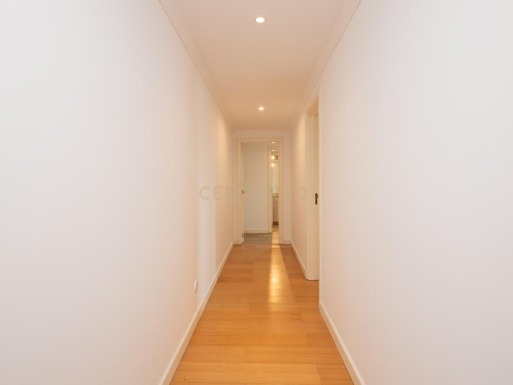 Apartamento T2 Campolide - Praça de Espanha - Image 10