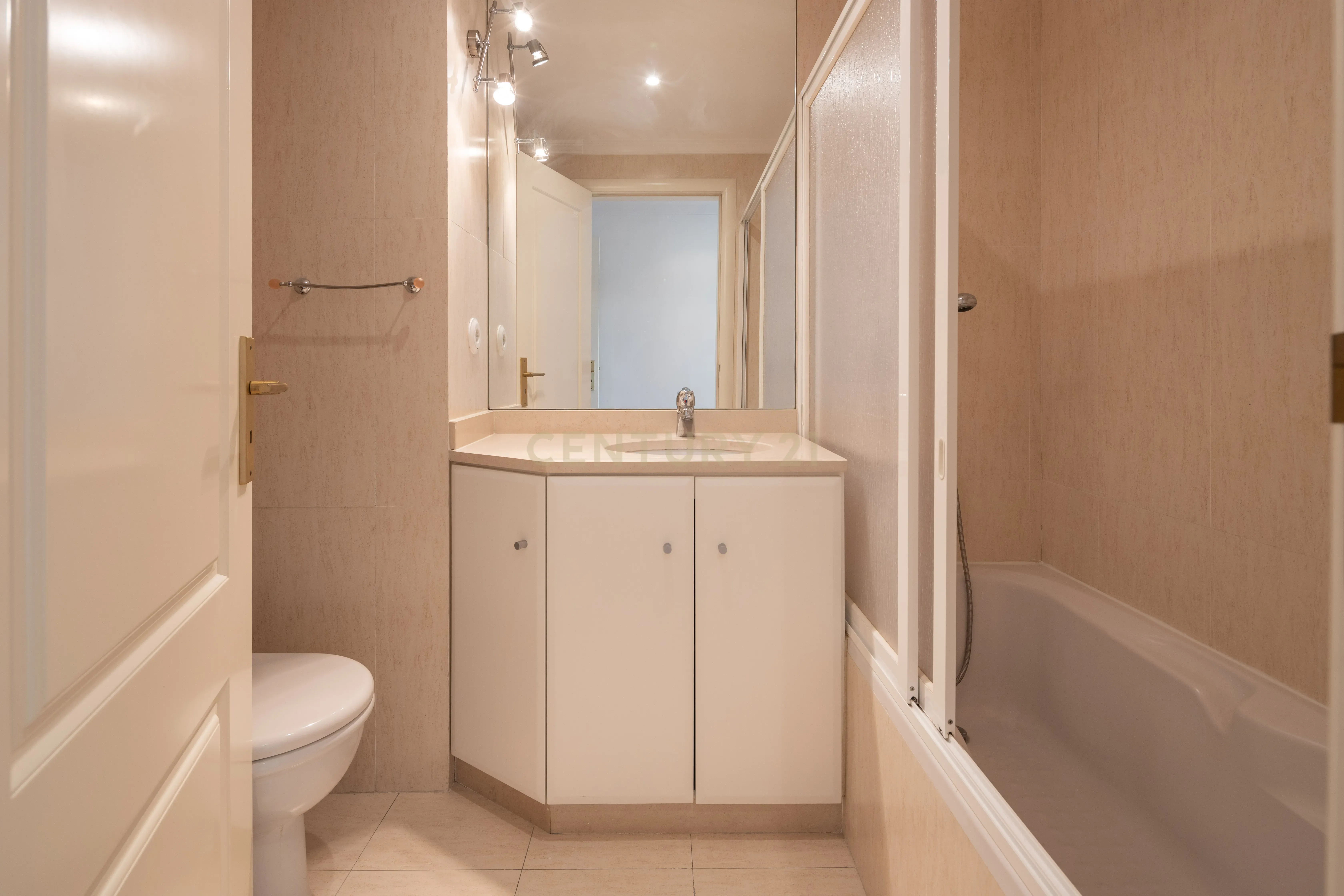 Apartamento T2 Campolide - Praça de Espanha - Image 15