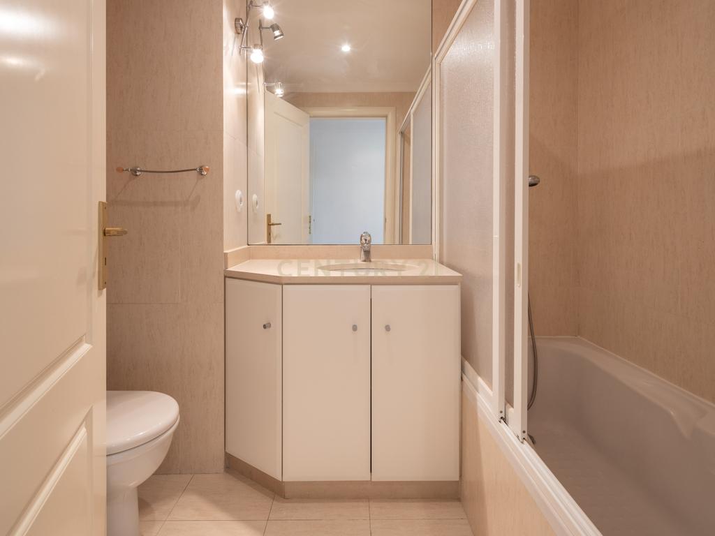 Apartamento T2 Campolide - Praça de Espanha - Image 13