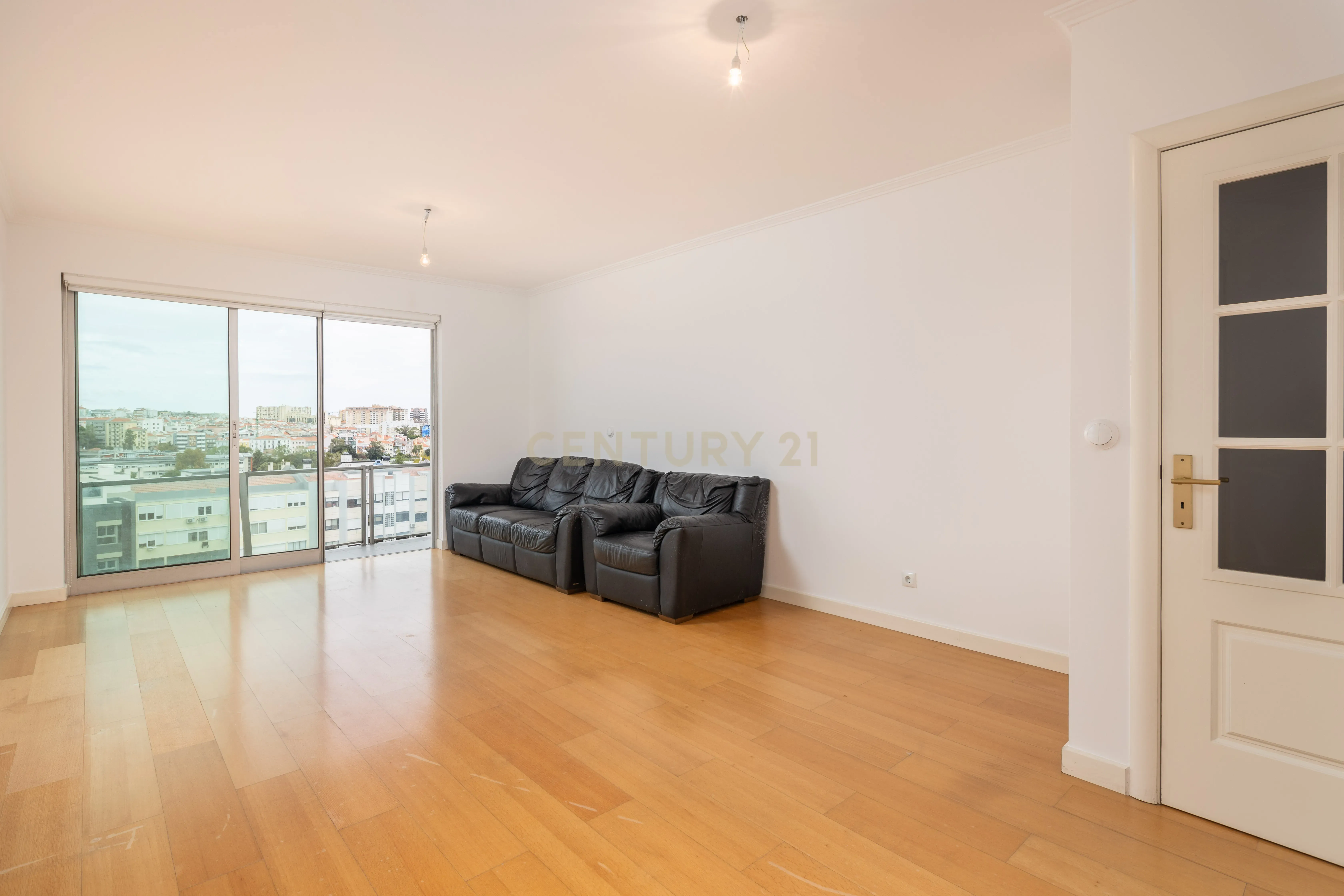 Apartamento T2 Campolide - Praça de Espanha - Image 5