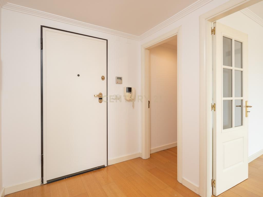 Apartamento T2 Campolide - Praça de Espanha - Image 9