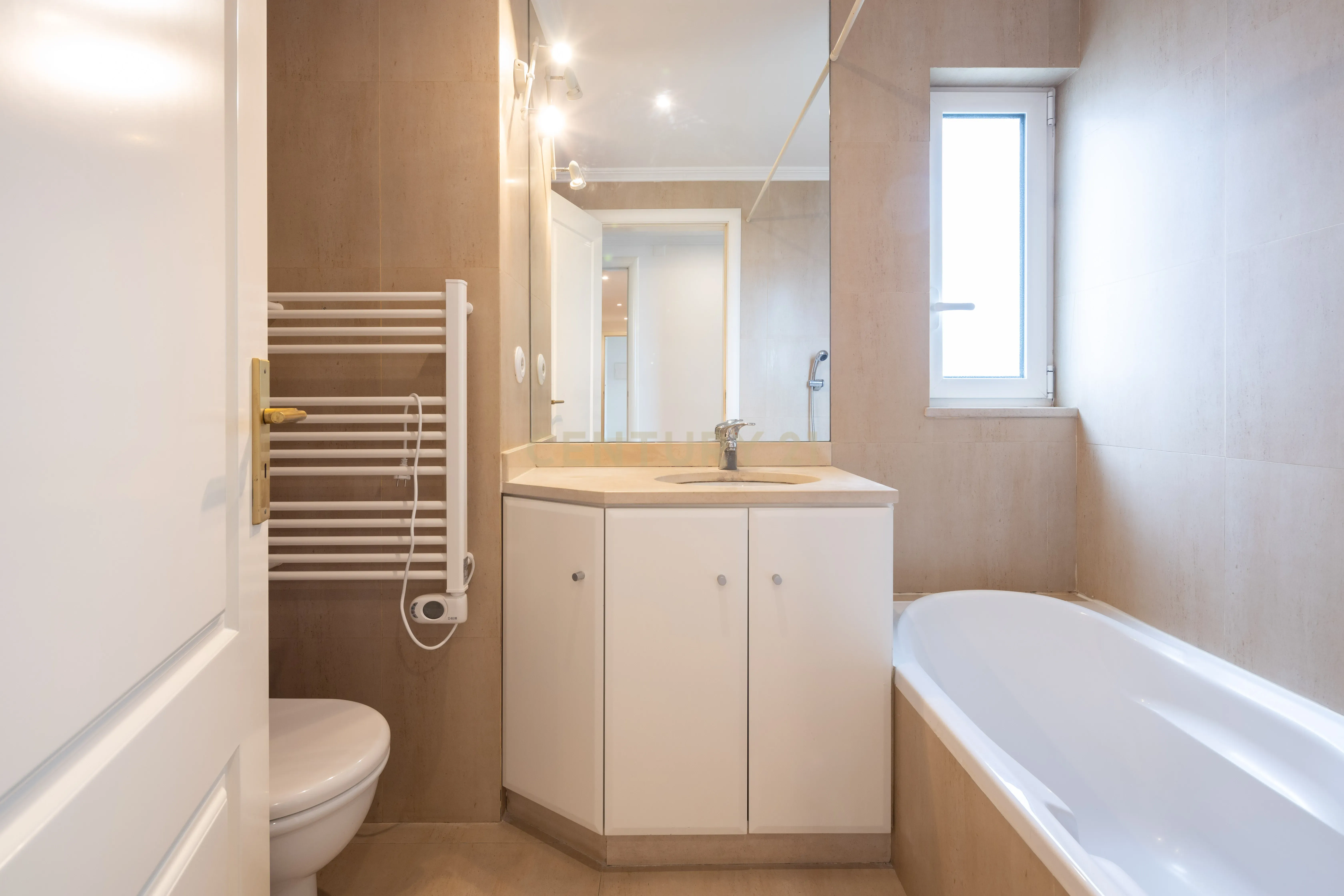 Apartamento T2 Campolide - Praça de Espanha - Image 12