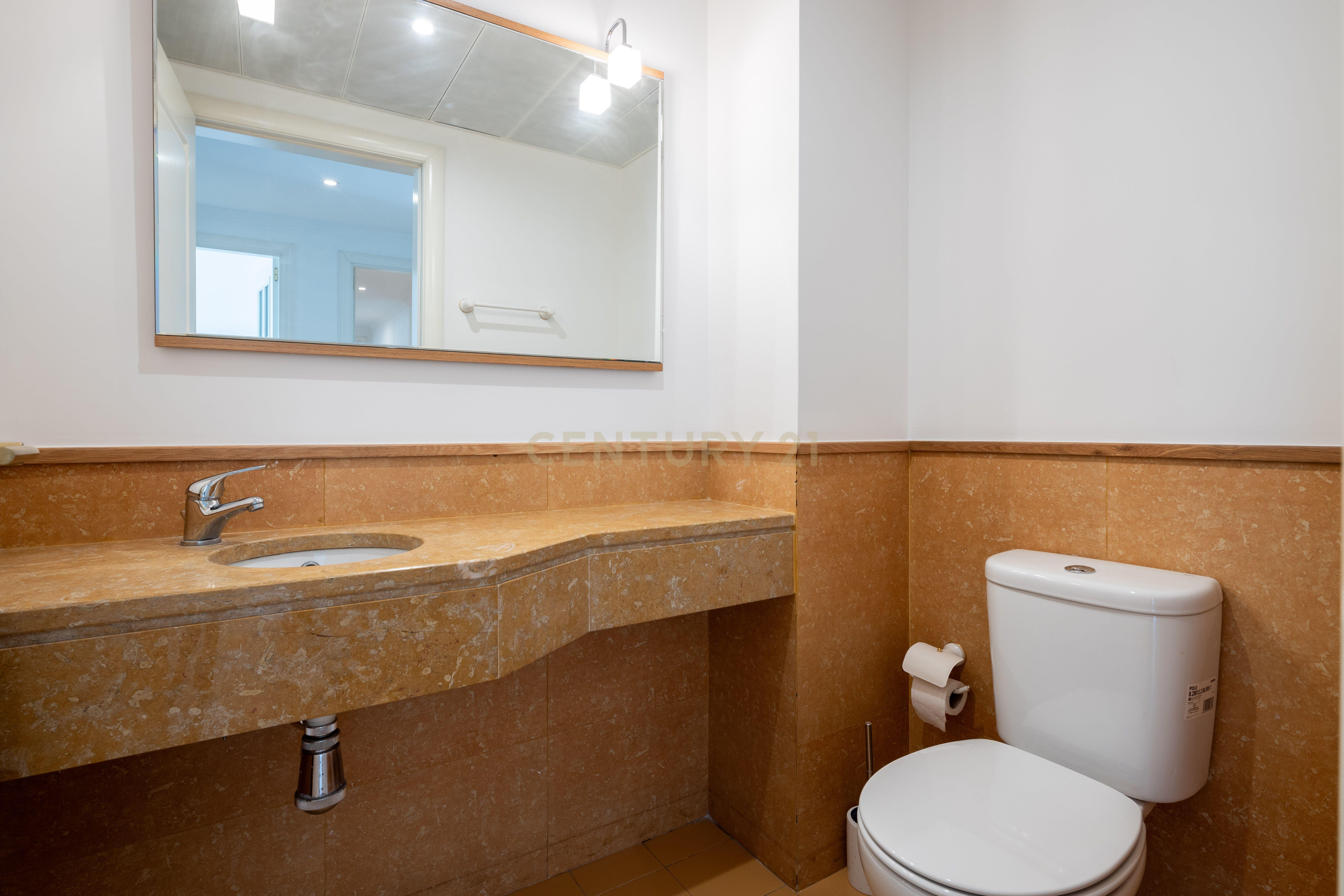 Apartamento T2 Campolide - Praça de Espanha - Image 9