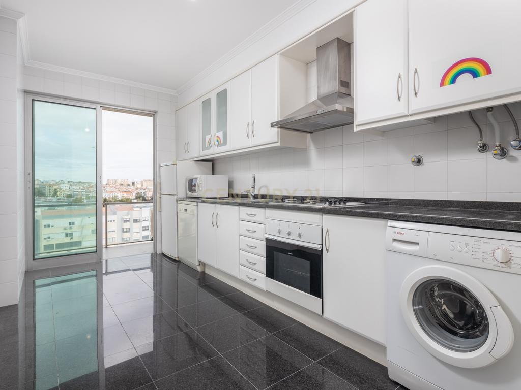 Apartamento T2 Campolide - Praça de Espanha - Image 6