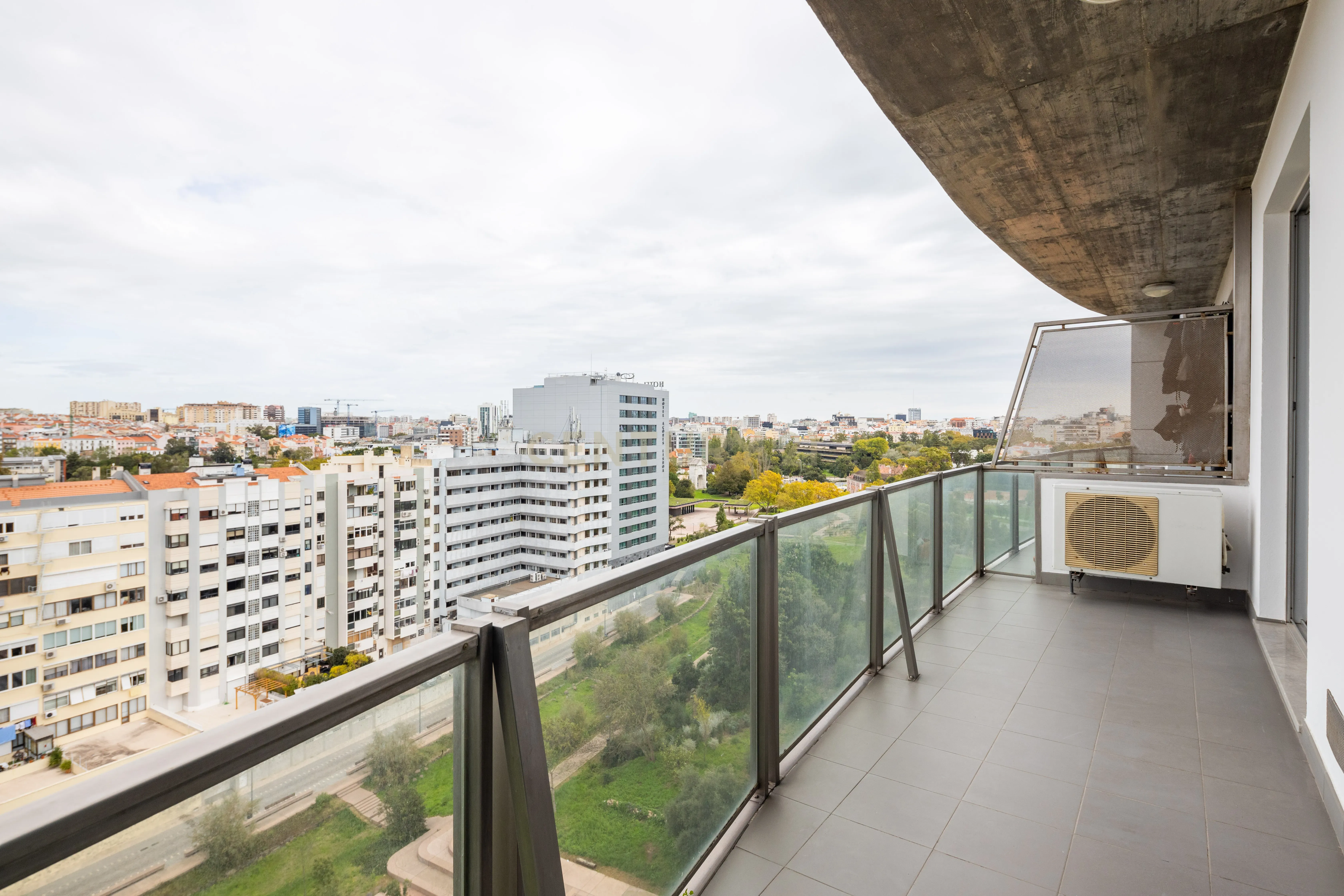 Apartamento T2 Campolide - Praça de Espanha - Image 2