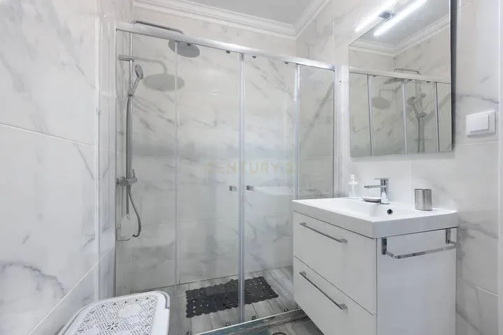 Apartamento T2 em Condomínio Fechado 2º Andar com Elevador com Piscina – Sagres - Image 13