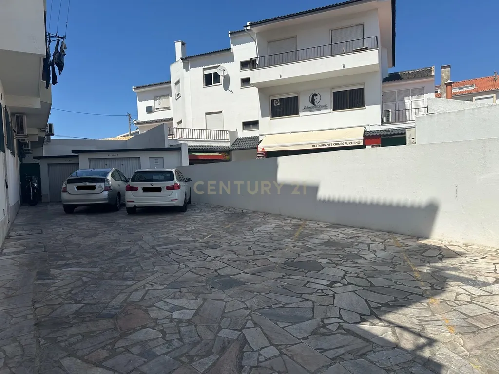 APARTAMENTO T2 | LOCALIZAÇÃO CENTRAL EM TIRES | EM EXCELENTE ESTADO DE CONSERVAÇÃO - Image 17