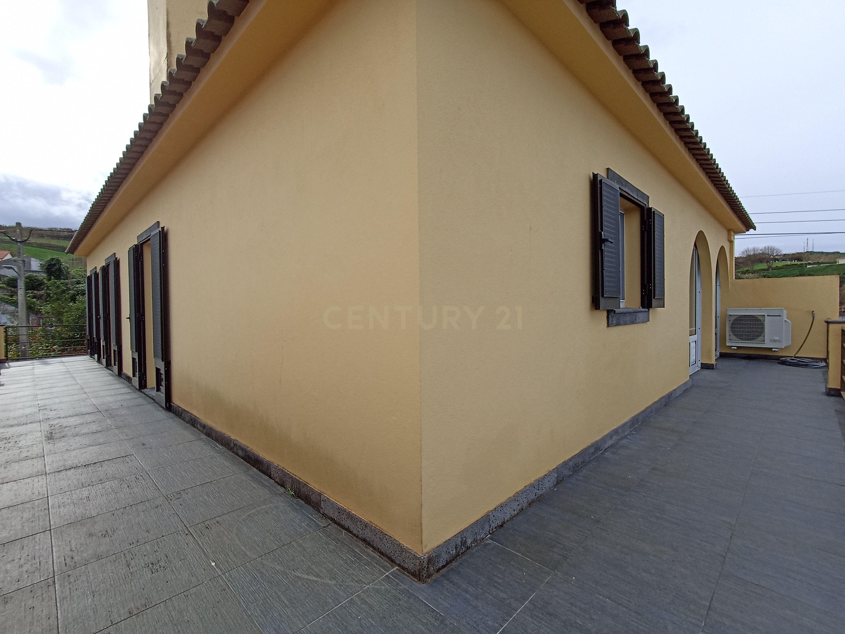 Moradia T4 com Vista Mar | Ajuda da Bretanha | São Miguel - Image 33