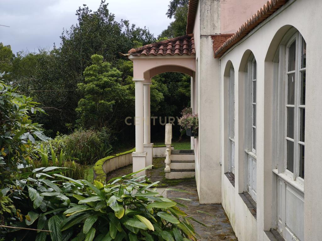 Quinta com Duas Moradias – Um Refúgio Exclusivo em Ribeira Grande - Image 4