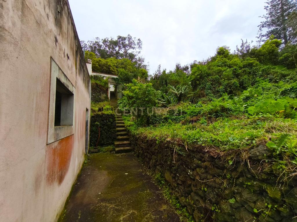 Quinta com Duas Moradias – Um Refúgio Exclusivo em Ribeira Grande - Image 21