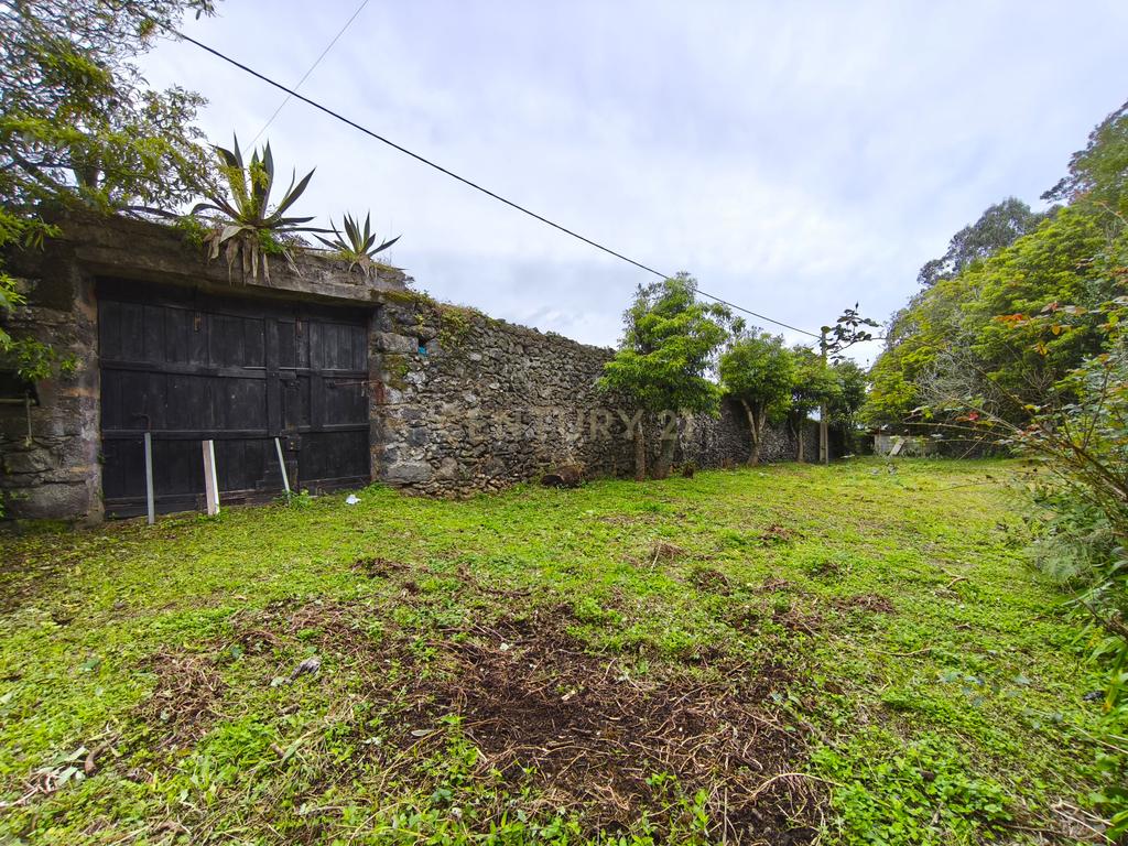 Quinta com Duas Moradias – Um Refúgio Exclusivo em Ribeira Grande - Image 33