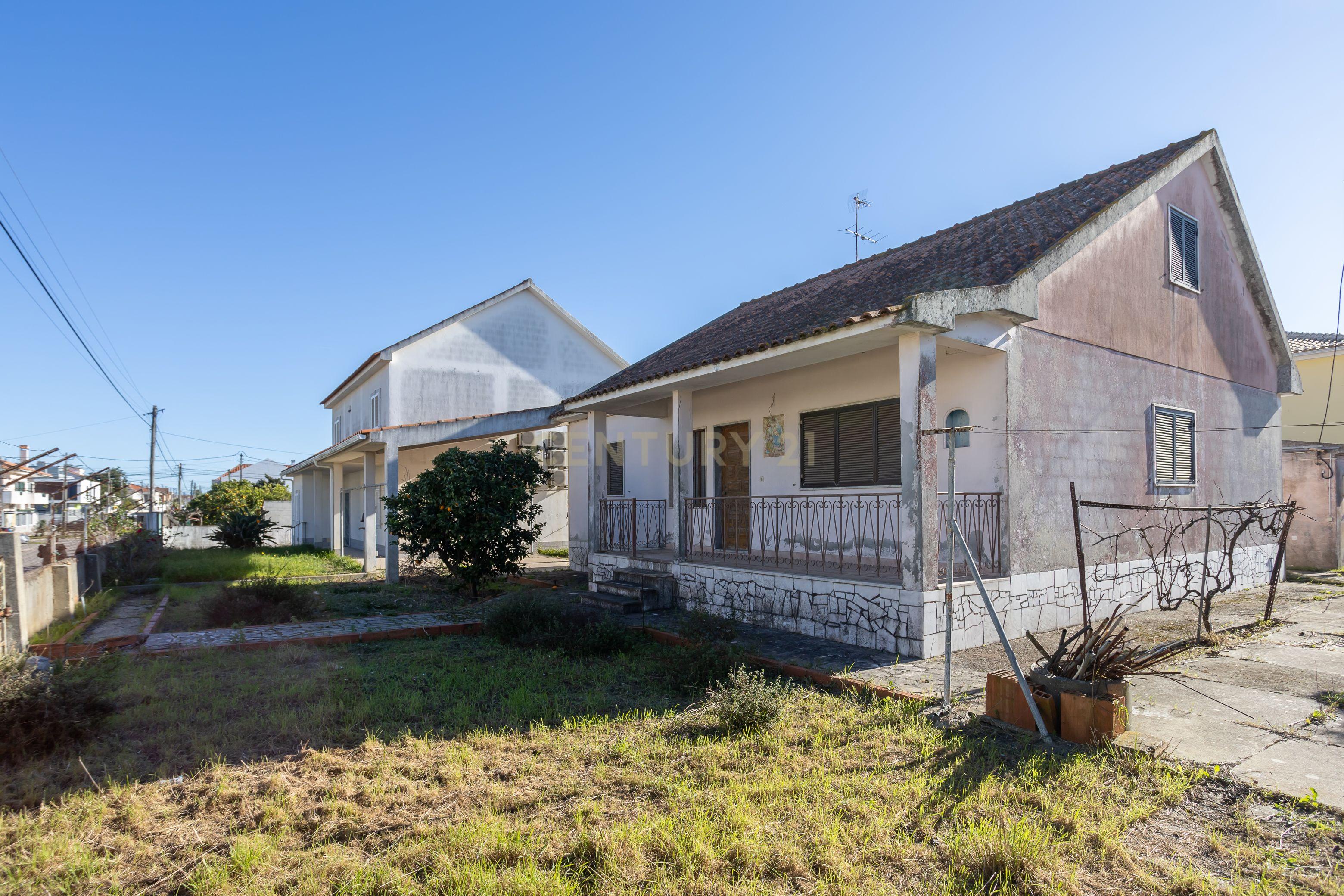 MORADIA TÉRREA T3 COM SÓTÃO E GARAGEM + MORADIA T5 (Benfeitoria) - EM FERNÃO FERRO - Image 52