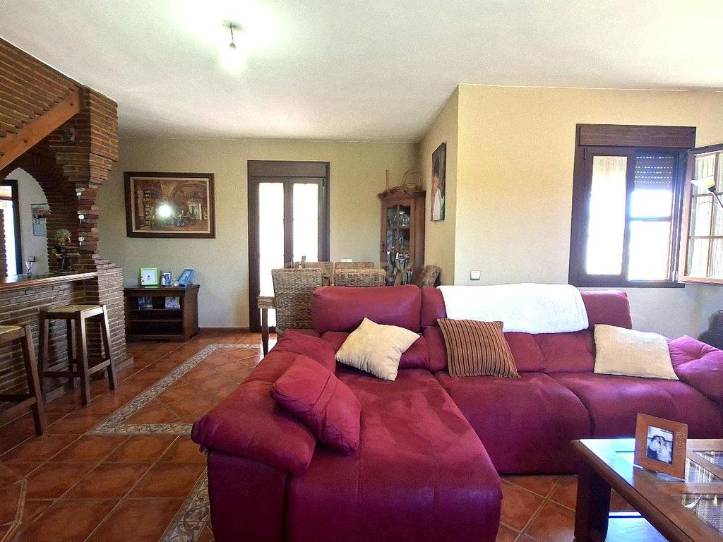 Moradia andaluza independente com piscina privada, jardim bem cuidado, cozinha exterior com churrasqueira e charme tradicional na tranquila zona residencial de Los Arroyos (Arriate), a apenas 10 minutos de Ronda e a menos de uma hora da Costa del Sol — pronta a habitar. - Image 15