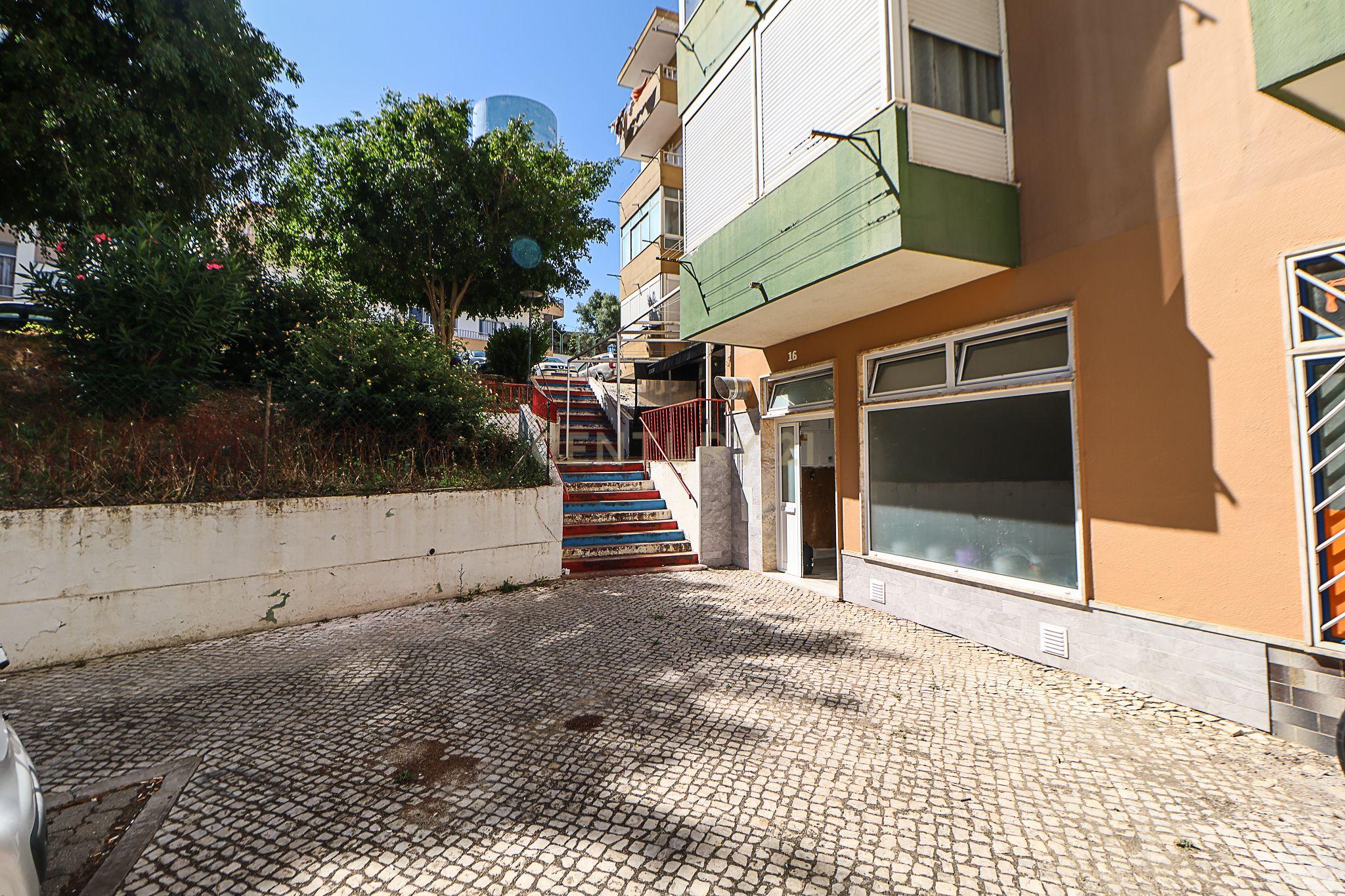 Loja na Torre da Marinha - Image 9