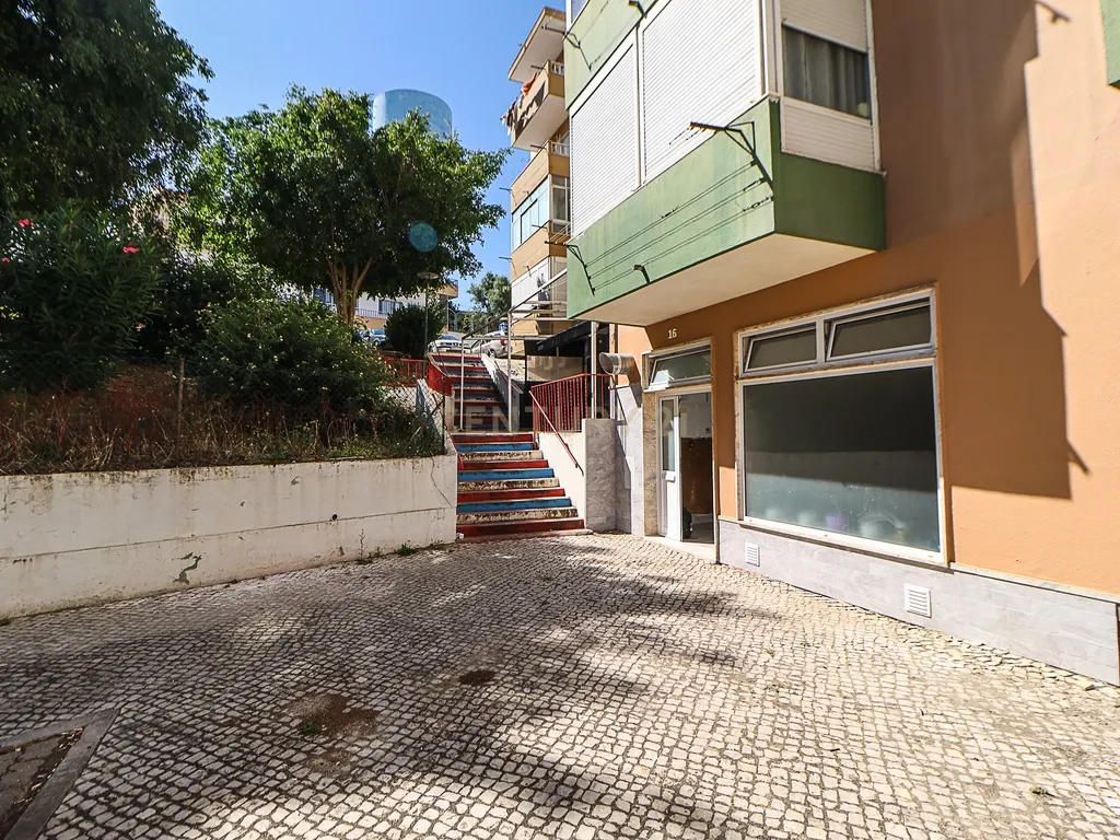 Loja na Torre da Marinha - Image 9