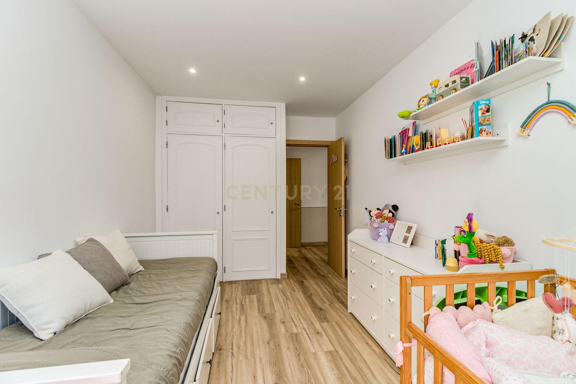 Apartamento T2 remodelado em São Marcos com Varanda e Ar Condicionado - Image 24