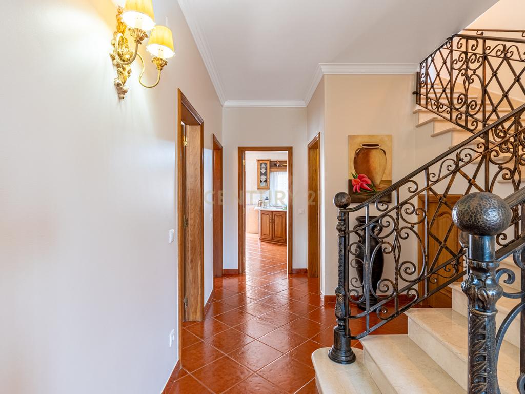 MORADIA T4 - SANTARÉM - Conforto, Elegância e Funcionalidade - Image 18