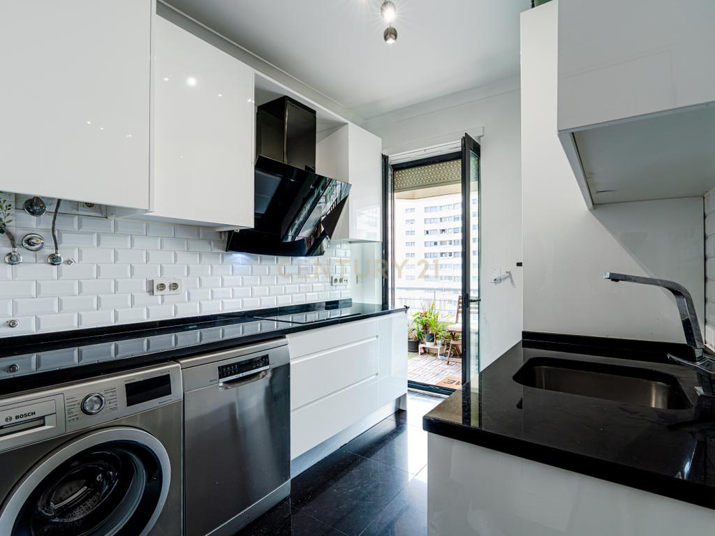 Apartamento T2 em Nova Campolide com Estacionamento - Image 7