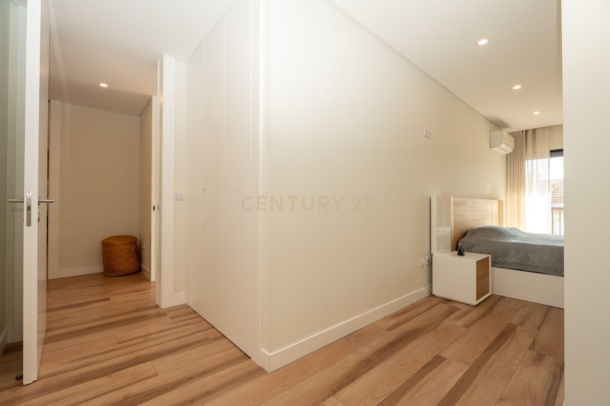 Apartamento T3+1 duplex, com terraço e estacionamento, no centro da cidade de Torres Vedras - Image 34