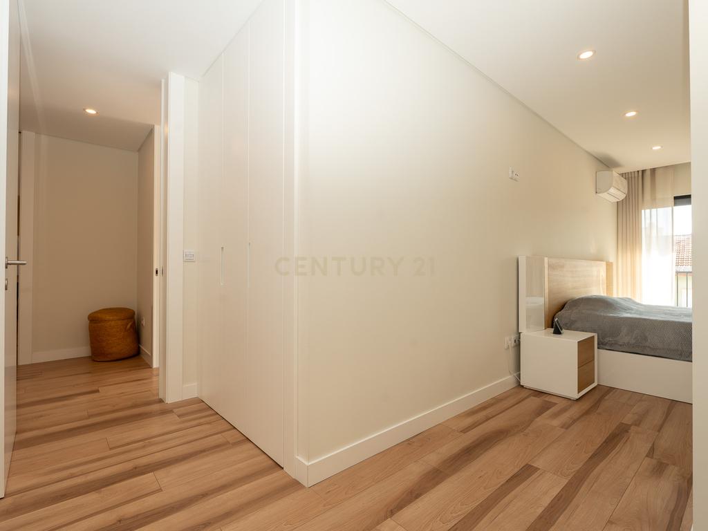 Apartamento T3+1 duplex, com terraço e estacionamento, no centro da cidade de Torres Vedras - Image 34