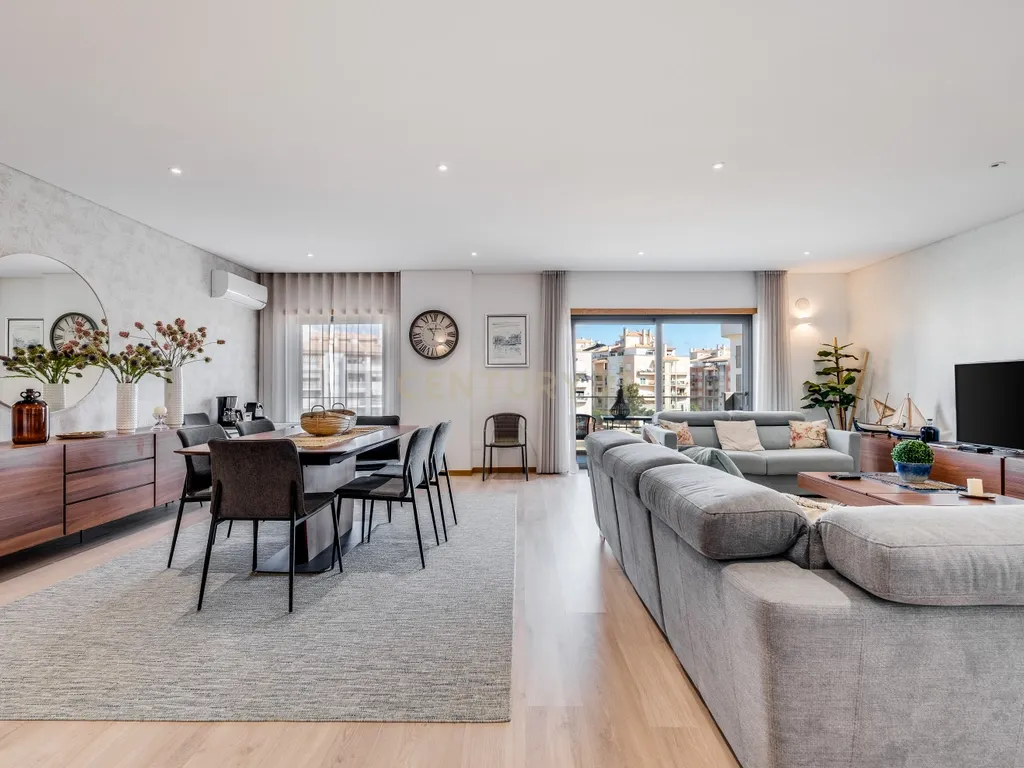 Apartamento T2+1 novo, design moderno, central, a 250metros da Praia de Armação de Pêra - Image 3