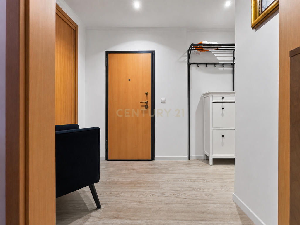 Apartamento T2 com Terraço de 37 m² na Urbanização do Bom Retiro - Image 4