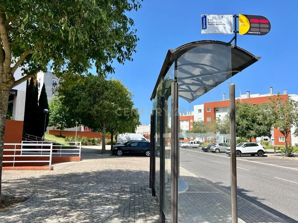 T2 com parqueamento e arrecadação - Casas do Lago Serra de Carnaxide Amadora - Image 40