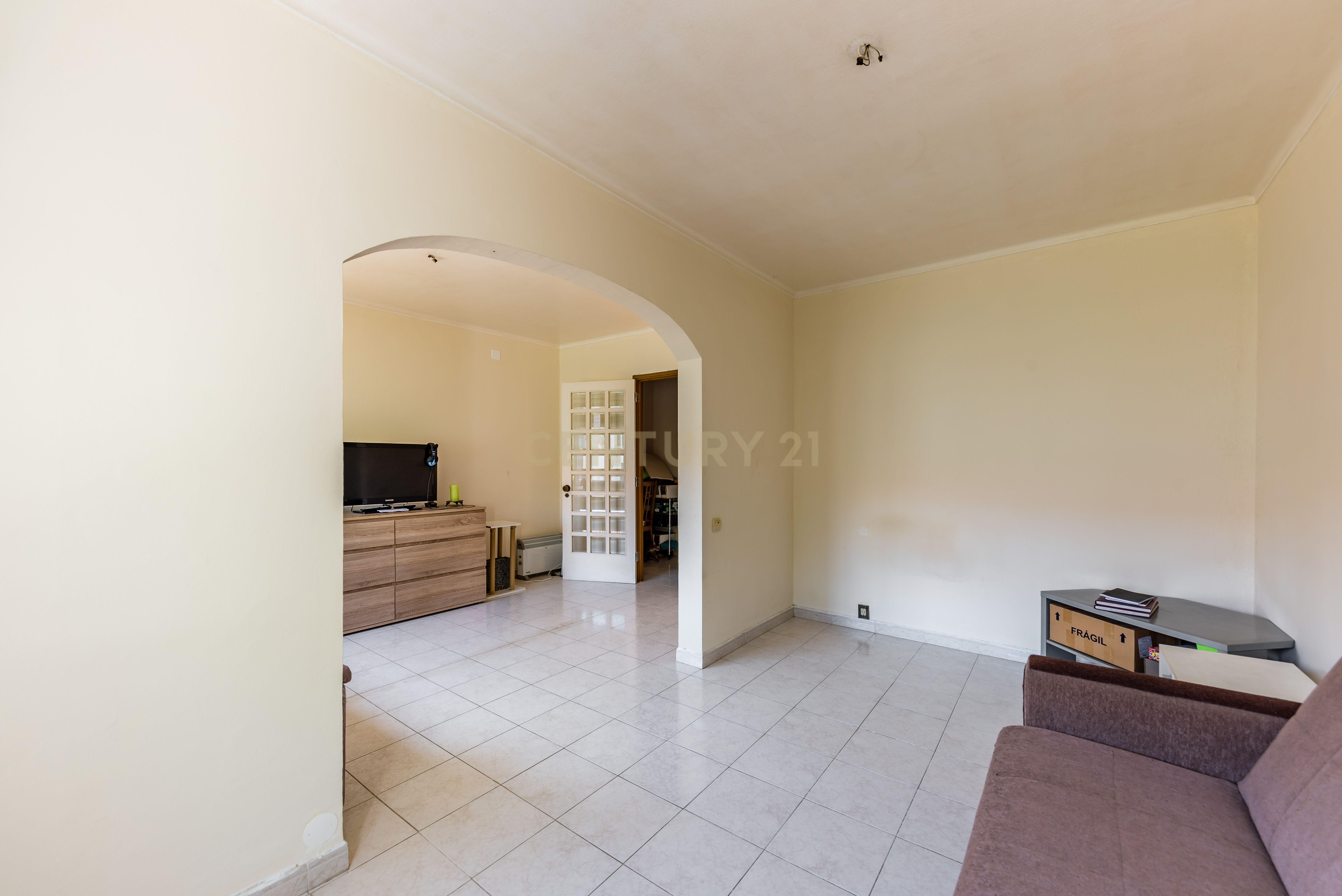 Fotografia 5 de Apartamento T4 convertido em T3 | Mira-Sintra