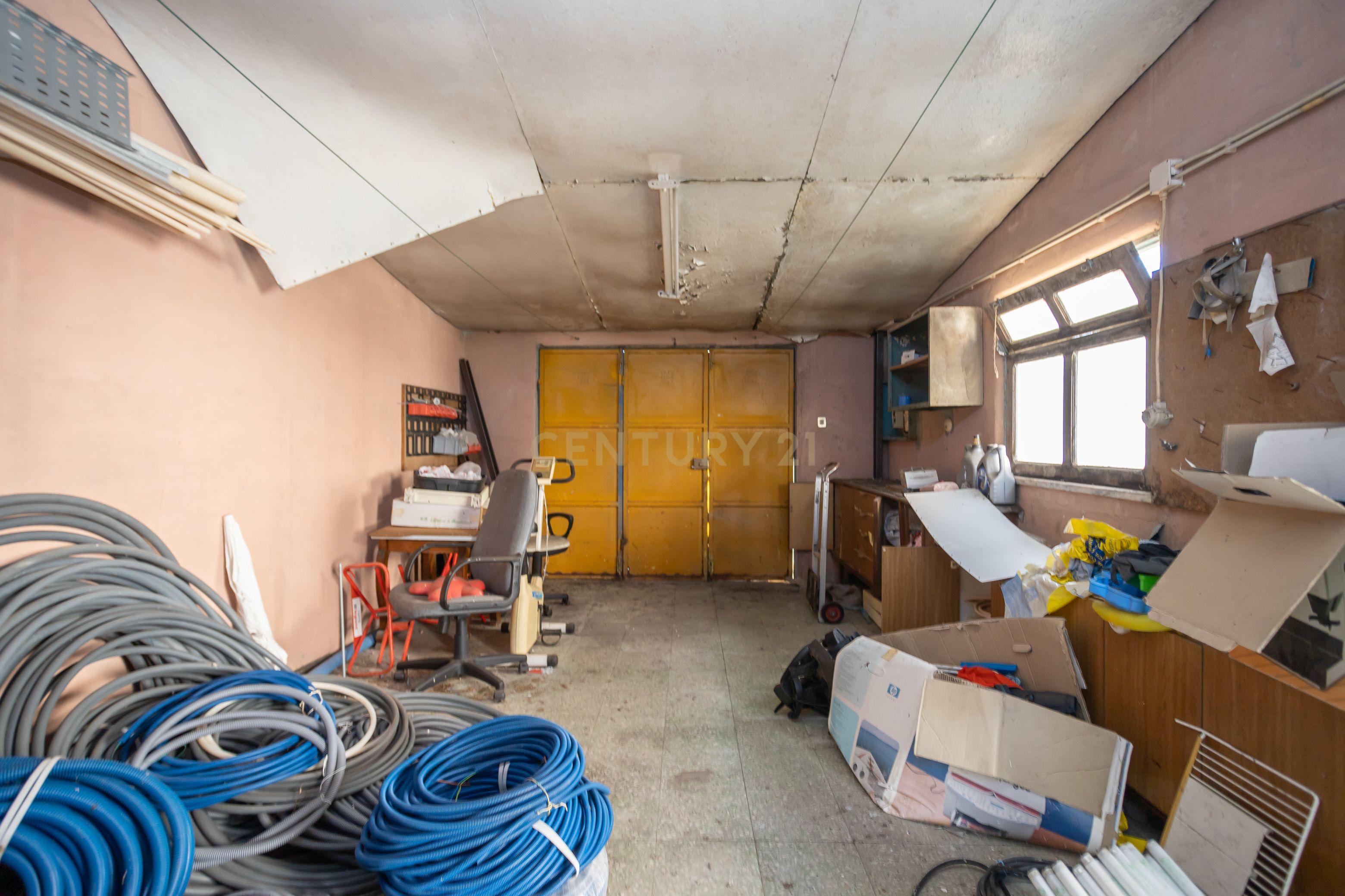 MORADIA TÉRREA T3 COM SÓTÃO E GARAGEM + MORADIA T5 (Benfeitoria) - EM FERNÃO FERRO - Image 53