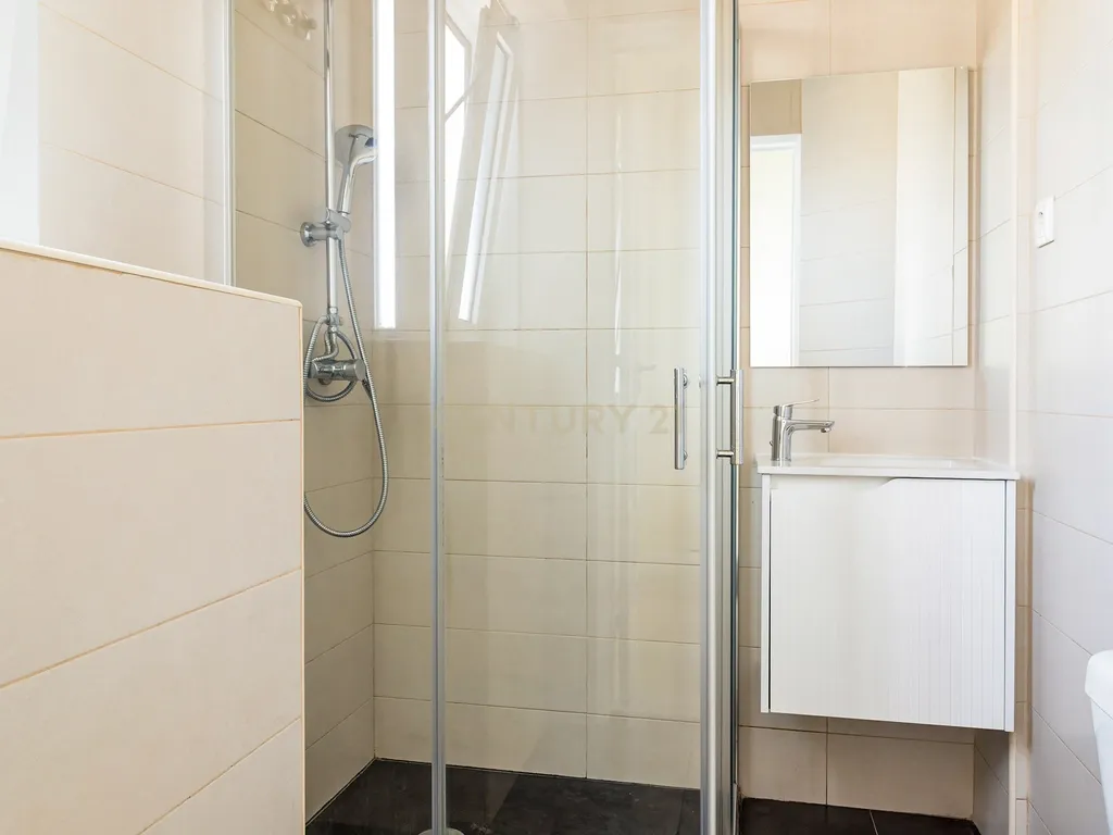 Apartamento T3 renovado na Avenida de Roma, Alvalade, Lisboa. Para Arrendar! - Image 24
