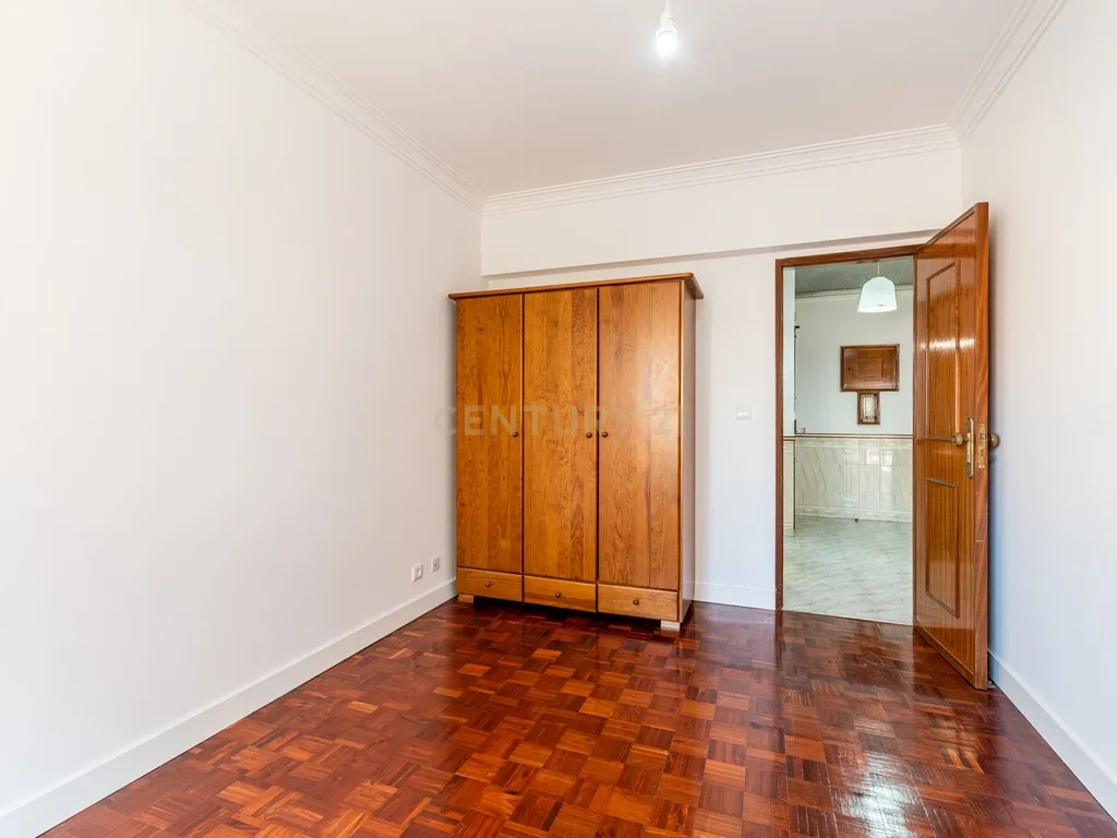 T2 na Amadora para Venda - Localização Central e Excelentes acessos - Image 8