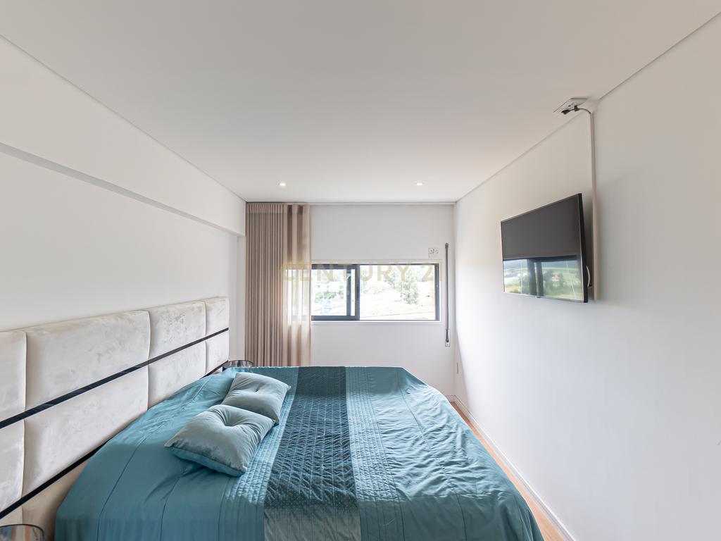 T2 Remodelado e Mobilado em Perafita, Matosinhos com Vista Panorâmica - Image 11