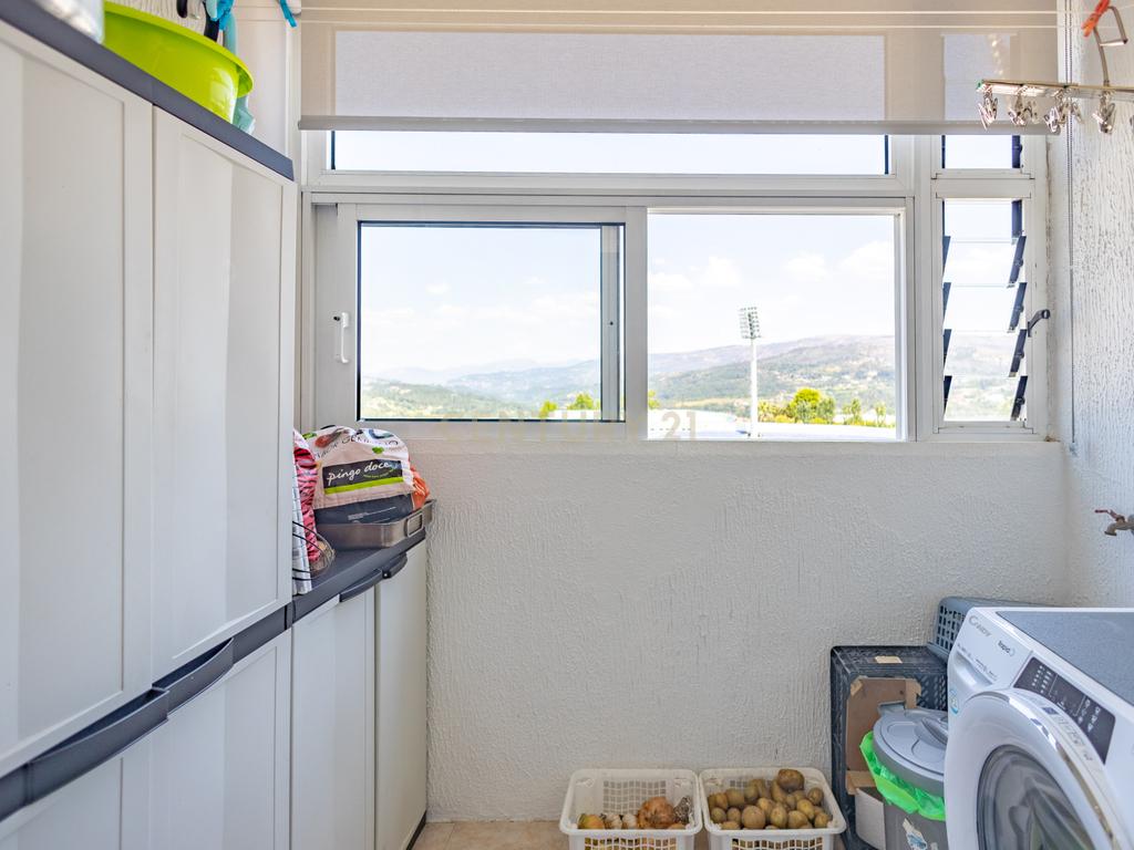 Apartamento T3 junto ao Estádio Municipal em Marco de Canaveses (3ºandar) - Image 6