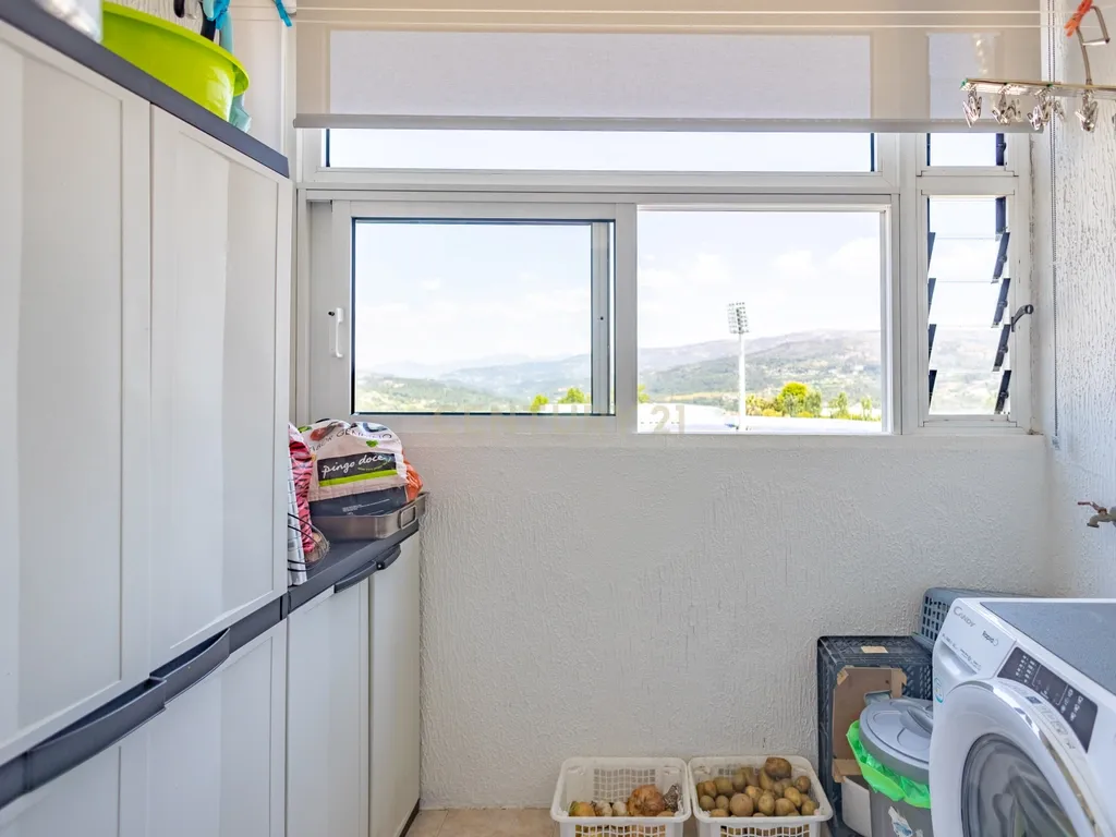 Apartamento T3 junto ao Estádio Municipal em Marco de Canaveses (3ºandar) - Image 6