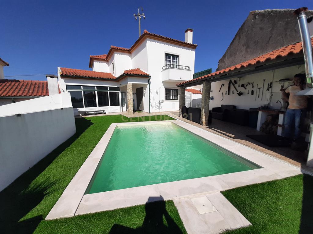 Moradia  T3 na  Lourinhã com Piscina  Garagem e Churrasqueira - Image 33
