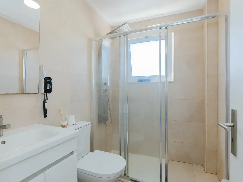 Apartamento T2+1 Renovado em Alhos Vedros - Image 6