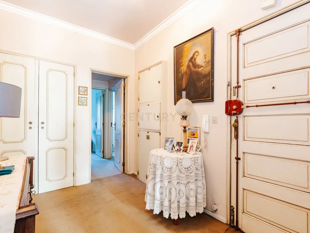 Apartamento T6 em Benfica – 210 m² junto ao Colombo - Image 5
