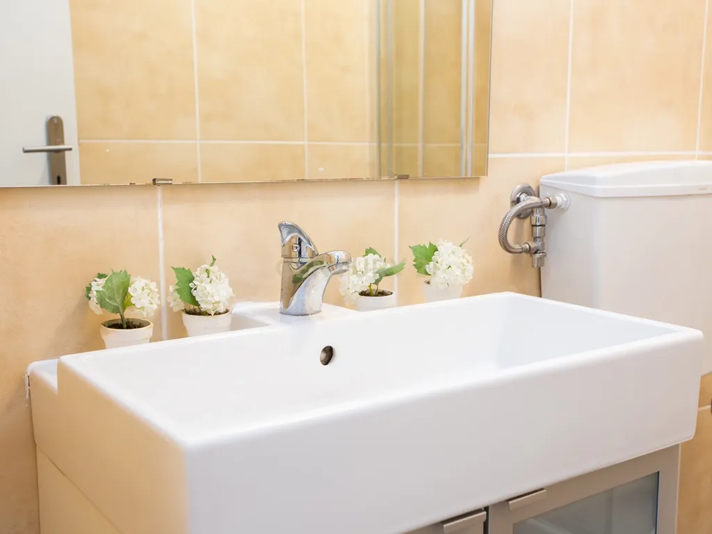 Apartamento T1 para arrendamento em Queijas - Image 11